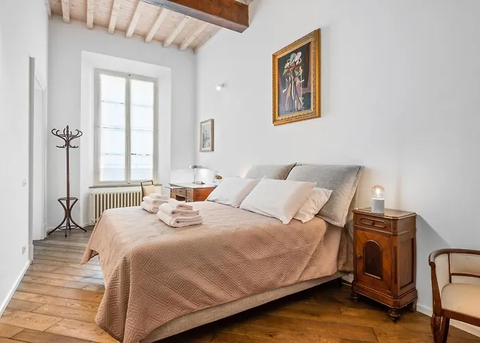 Palazzo Della Pilotta Roomy And Quiet Flat