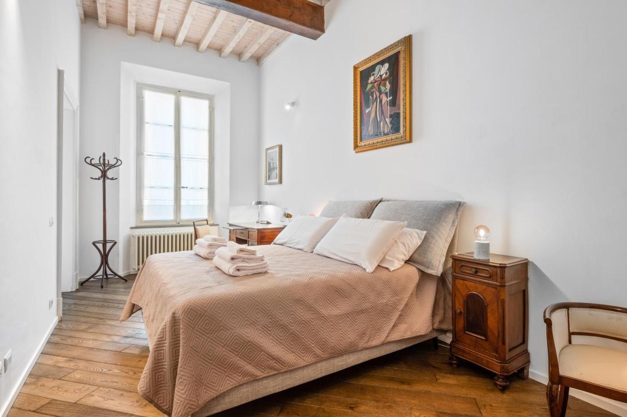 Apartment Palazzo Della Pilotta Roomy And Quiet Flat