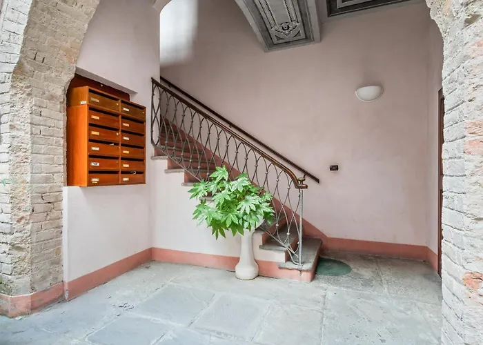 Palazzo Della Pilotta Roomy And Quiet Flat